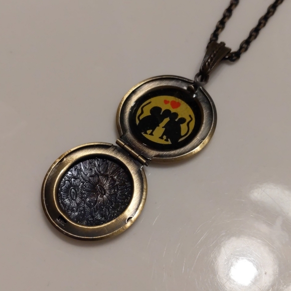 Gold locket necklace - Picture 3 of 4